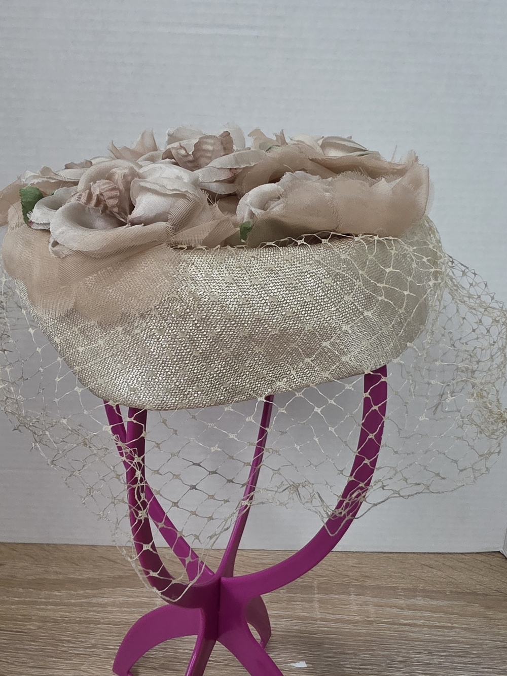 Vintage Women's Union Made Beige Floral Pillbox Fascinator Hat Mid 20th Century - Picture 2 of 7